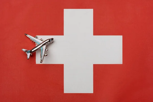 Avión Sobre Bandera Suiza Concepto Viaje Avión Juguete Bandera Como — Foto de Stock
