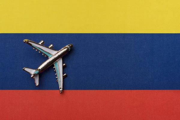 Αεροπλάνο Πάνω Από Σημαία Του Βασιλείου Iteso Έννοια Του Ταξιδιού — Φωτογραφία Αρχείου