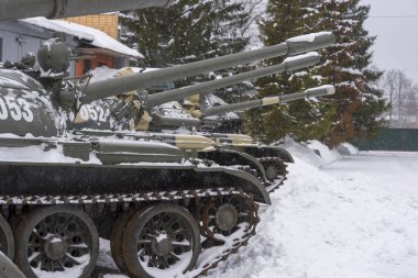 Ortalama Sovyet t-55 tank yakın çekim müzede. Sovyet askeri teçhizat.