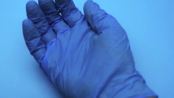 Hand Hand Latexhandschuhen Fallen Pillen Chemisches Pharmazeutisches Labor — Stockvideo