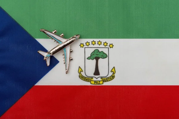 Літак над прапором Екваторіальної Гвінеї. — стокове фото
