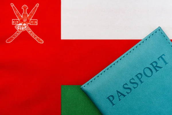 Sulla bandiera di Oman c'è un passaporto . — Foto Stock
