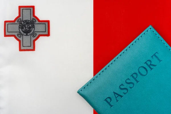 Sulla bandiera di Malta è un passaporto . — Foto Stock