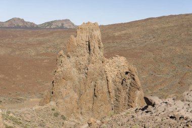 Teide yanardağı yakınındaki dağlar, Bir yaz gününde Kanarya Adaları.