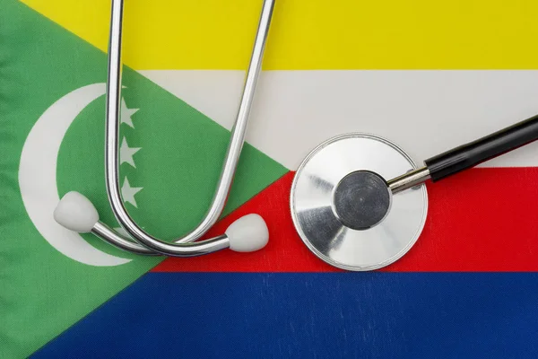 Флаг Коморских островов и стетоскоп. Концепция медицины . — стоковое фото