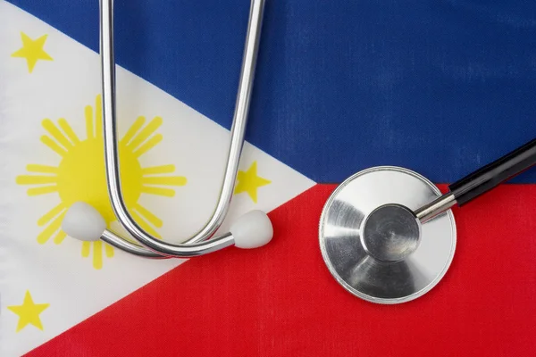 菲律宾国旗和听诊器。 医学的概念. — 图库照片