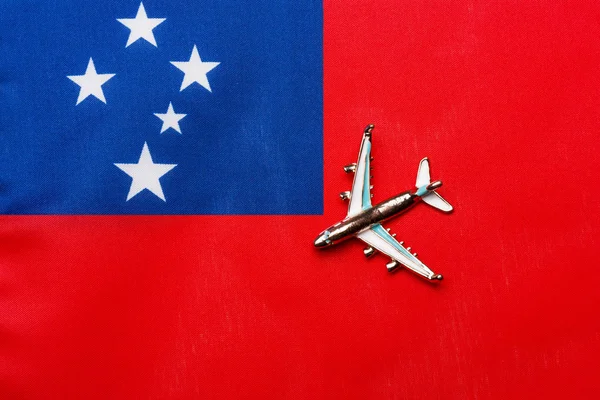 Aereo sopra la bandiera di Samoa il concetto di viaggio e turismo . — Foto Stock