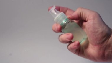 Coronavirus pandemik el dezenfektanı, el temizliği ve sterilize etme için kişisel sağlık görüntüleri. Eğitim, sağlık ve tıbbi sahneler için ideal bir görüntü. Önizlemeyi ücretsiz indir.