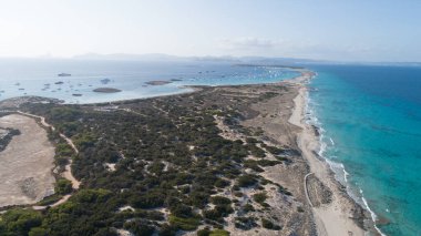 Adanın turkuaz deniz manzaralı inanılmaz plajları..