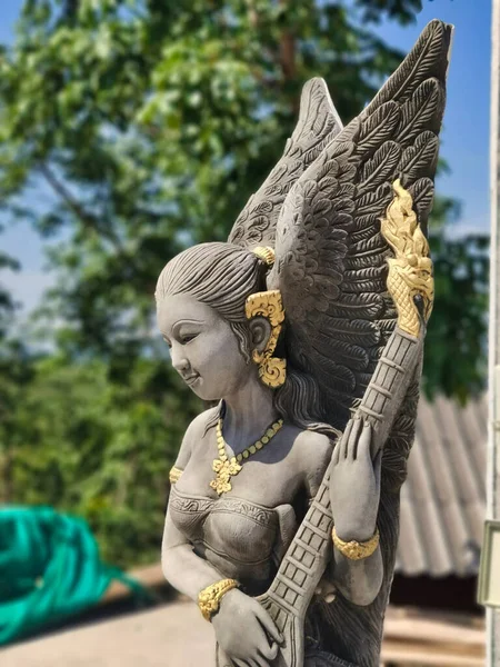 Magnifica Statua Pietra Una Donna Ornamenti Oro Arte Buddista Nord — Foto Stock