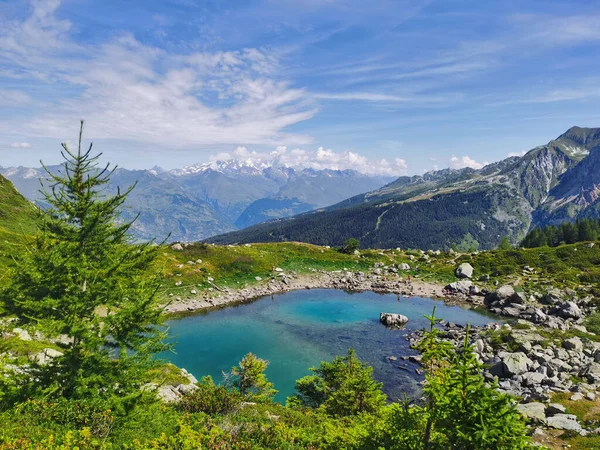 Jezioro Moutain Alpach Francuskich — Zdjęcie stockowe