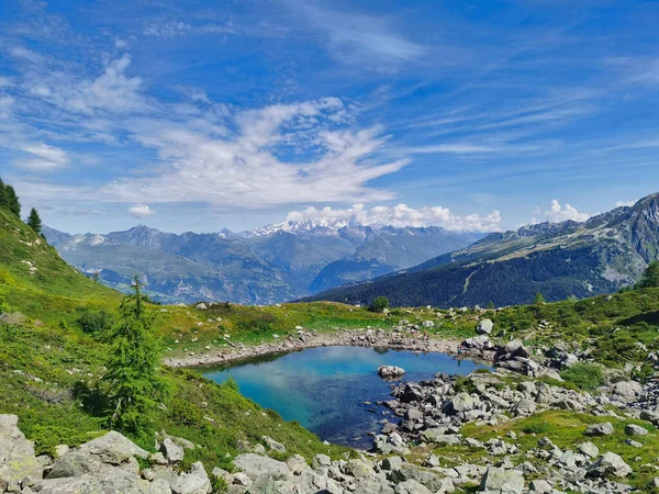 Jezioro Moutain Alpach Francuskich — Zdjęcie stockowe