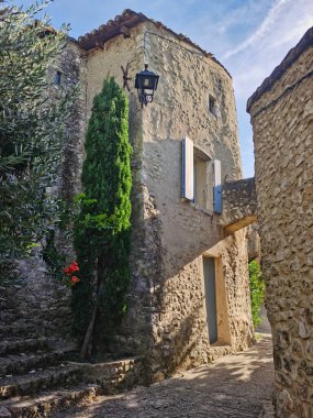 Mirmande, Fransa 'nın güneyinde Provence' de güzel bir ortaçağ köyü..