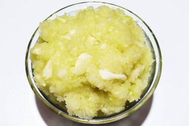 Beyaz arkaplana yerleştirilmiş lahana sebzeleri