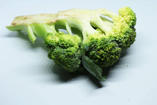 Verse Gezonde Broccoli Geïsoleerd Witte Achtergrond — Stockfoto