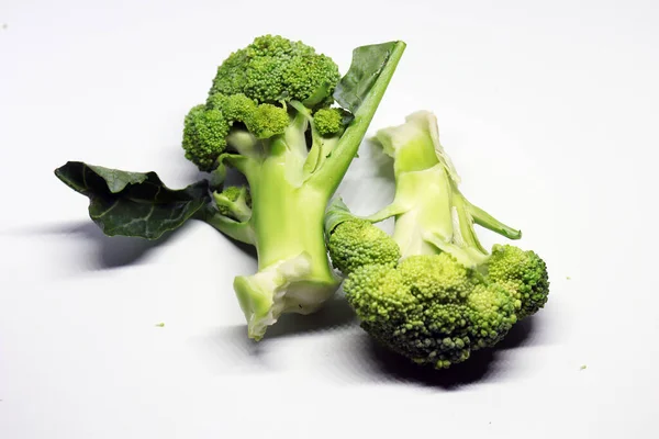 Broccoli Freschi Sani Isolati Fondo Bianco — Foto Stock