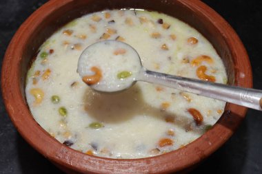 Sago Kheer ya da Sabudana Khir Hindistan 'dan gelen tatlı bir yemektir.
