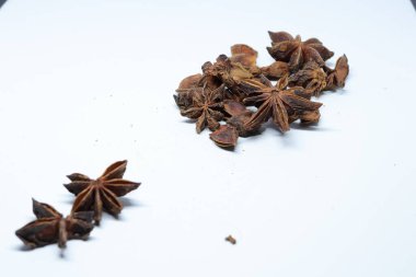 Beyaz arkaplanda izole edilmiş parmotrema perlatum çiçekleri