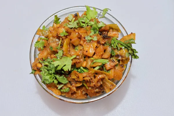 Kohlgemüse Curry Auf Weißem Hintergrund — Stockfoto