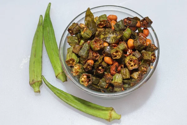 Frische Young Lady Fingers Braten Oder Okra Auf Weißem Hintergrund — Stockfoto