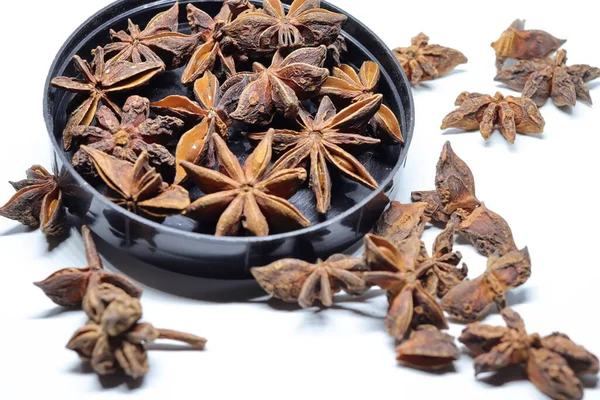 Beyaz arkaplanda izole edilmiş parmotrema perlatum çiçekleri