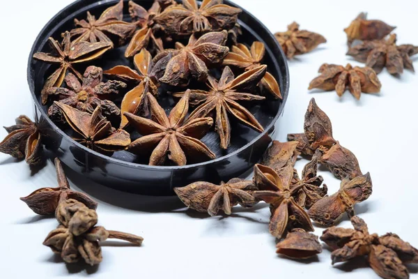 Beyaz arkaplanda izole edilmiş parmotrema perlatum çiçekleri