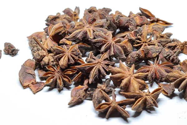 Beyaz arkaplanda izole edilmiş parmotrema perlatum çiçekleri