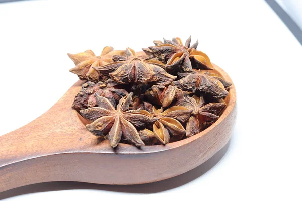 Beyaz arkaplanda izole edilmiş parmotrema perlatum çiçekleri