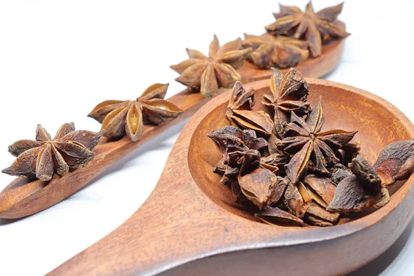 Beyaz arkaplanda izole edilmiş parmotrema perlatum çiçekleri