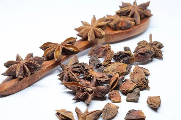 Beyaz arkaplanda izole edilmiş parmotrema perlatum çiçekleri