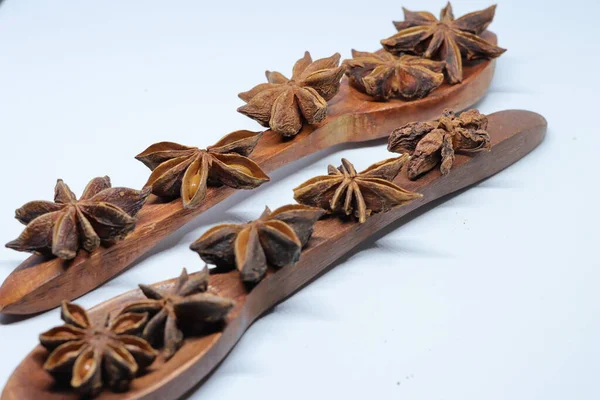 Beyaz arkaplanda izole edilmiş parmotrema perlatum çiçekleri