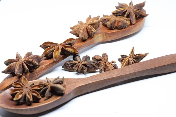 Beyaz arkaplanda izole edilmiş parmotrema perlatum çiçekleri