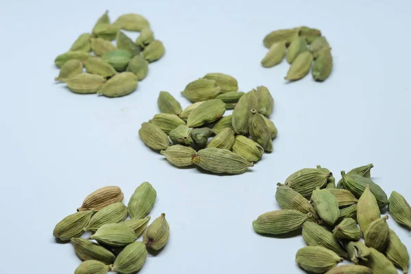 Small Pile Green Cardamon Seeds Isolated White Background — Stock Photo, Image