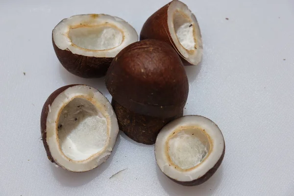 Nahaufnahme Von Getrockneten Kokosnusschips Auf Weißem Hintergrund Indien — Stockfoto