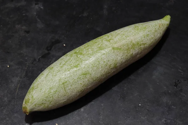 Taze ve sağlıklı yılan koruması. Organik tarım başarı hikayesi