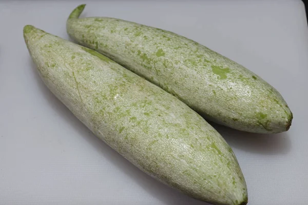 Taze ve sağlıklı yılan koruması. Organik tarım başarı hikayesi