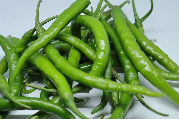 Pimienta Cayena Verde Con Fondo Blanco —  Fotos de Stock