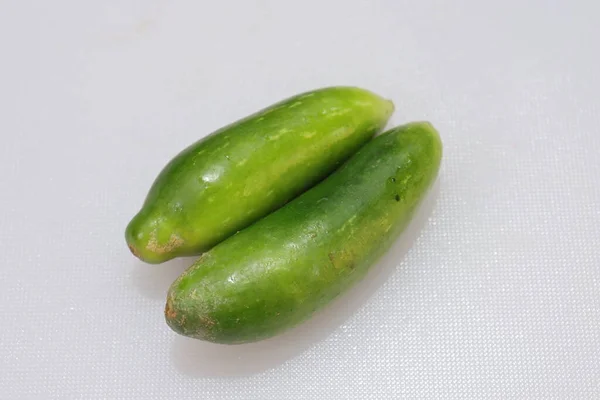 Orgânico Cru Verde Coccinia Grandis Cabaça Ivy Fundo Branco — Fotografia de Stock