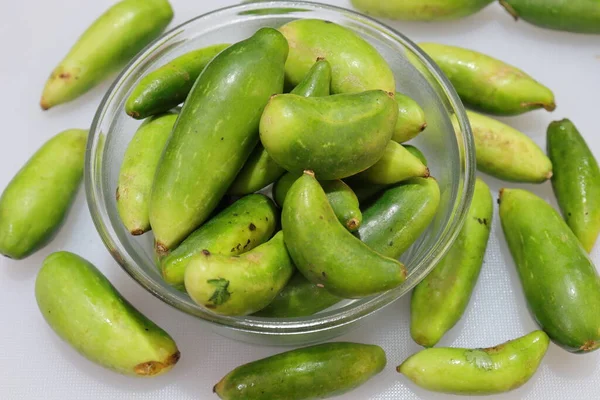 배경에 유기농 Raw Green Coccinia Grandis Ivy Gourd — 스톡 사진