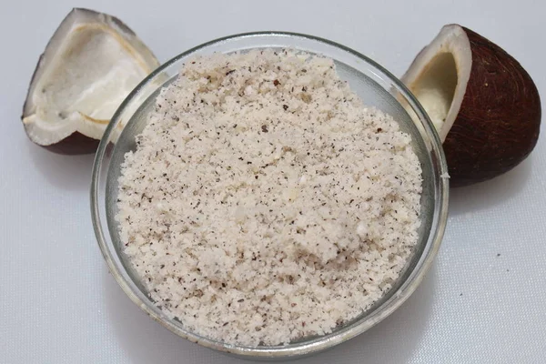 Nahaufnahme Von Getrockneten Kokos Chips Pulver Auf Weißem Hintergrund Indien — Stockfoto