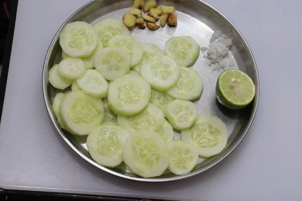 Pepino Rodajas Aisladas Fondo Blanco —  Fotos de Stock