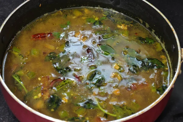 Südindischer Rasam Tamarindensaft Gekocht Mit Gewürzen Und Tomaten — Stockfoto