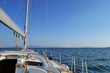 Lefkada adasından Preveza 'ya giden İyon denizinde yelken açmak.