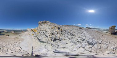 360 VR - Rauk 'un suya yakın olduğu huzurlu ve güzel bir sahil