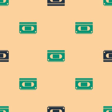 Yeşil ve siyah VHS video kaset ikonu bej arkaplandaki kusursuz deseni izole etti. Vektör İllüstrasyonu.