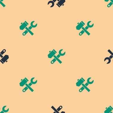 Yeşil ve siyah çapraz çekiç ve ingiliz anahtarı simgesi bej arka planda izole edilmiş pürüzsüz desen. Donanım aletleri. Vektör İllüstrasyonu.