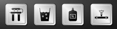 Su filtresi, suyla bardak, temiz suyla dolu büyük şişe ve sanayi borusu ve kapakçık ikonu ayarla. Gümüş kare düğme. Vektör.