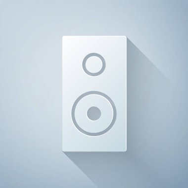 Kağıt kesiği Stereo hoparlör simgesi gri arkaplanda izole edildi. Ses sistemi hoparlörleri. Müzik ikonu. Müzikal sütun hoparlörü. Kağıt sanatı tarzı. Vektör İllüstrasyonu.