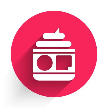 Beyaz Krem veya losyon kozmetik tüp ikonu uzun gölgeli izole edilmiş. Erkekler için vücut bakım ürünleri. Kırmızı daire düğmesi. Vektör İllüstrasyonu.