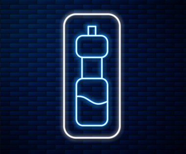 Parlayan neon hattı. Duvarın arkasında izole edilmiş bir su ikonu şişesi. Soda su içme tabelası. Vektör İllüstrasyonu.